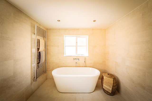 A contemporary bathroom