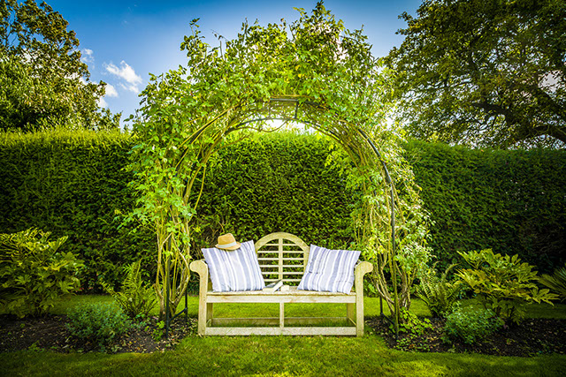 Pebworth Manor - relaxation bench